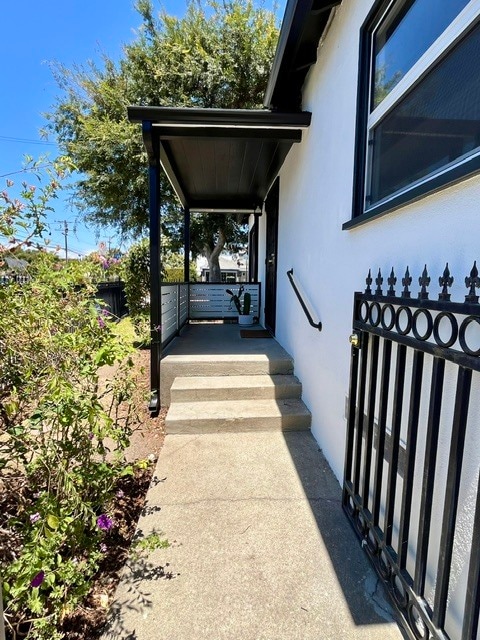 Building Photo - 11552 Braddock Dr