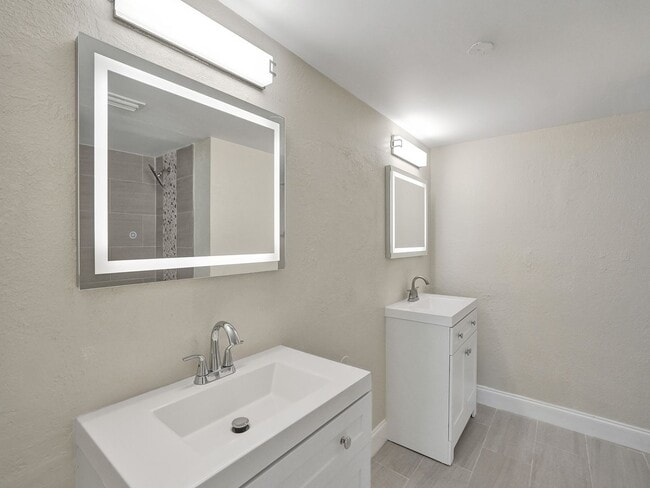 Building Photo - Modern & Spacious 2-Bedroom Condo – Prime Location in Springcrest!