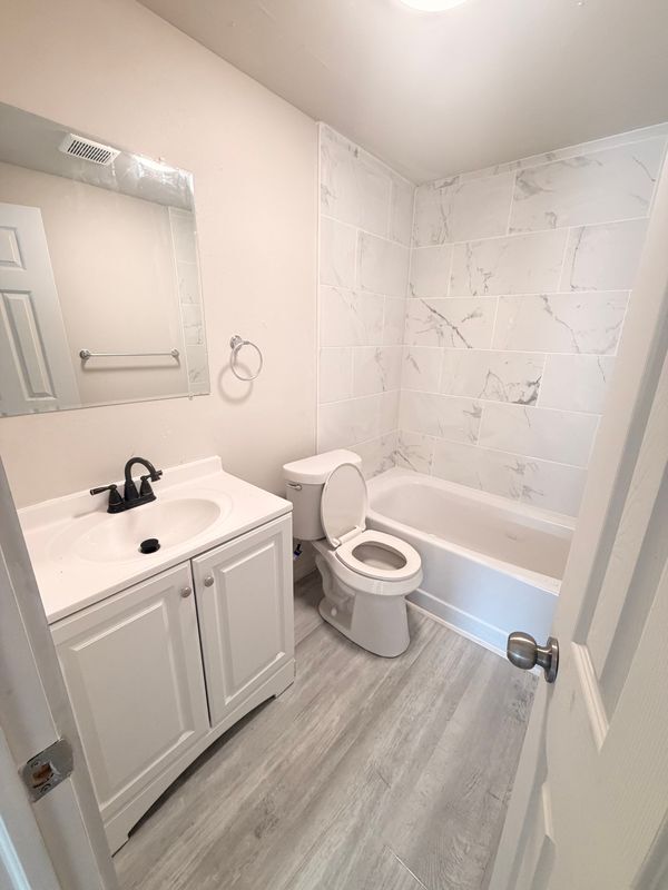 Building Photo - 3522 Roberts Ave