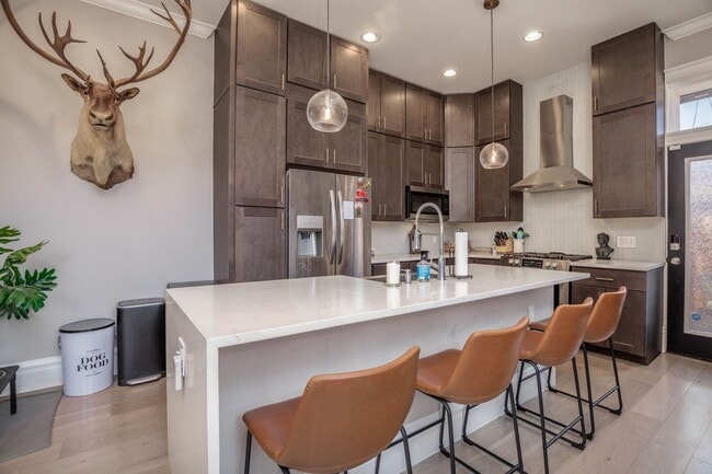 Building Photo - STUNNING Benton Park Townhome