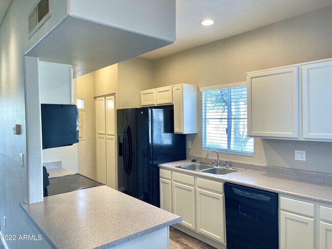 Foto del edificio - 11333 N 92nd St