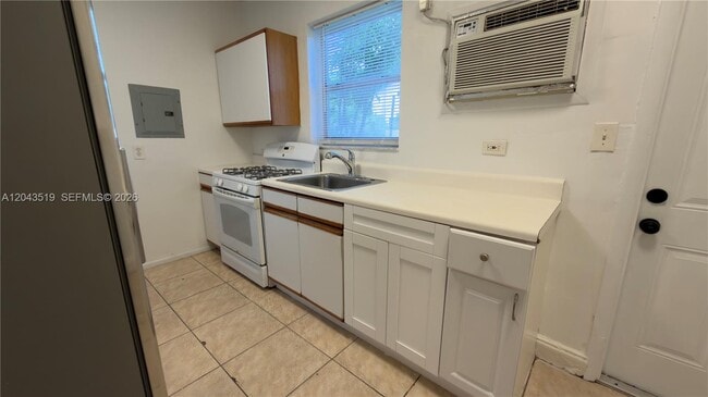 Building Photo - 808 84th St