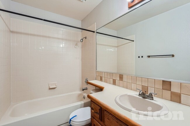 Foto del edificio - 6591 N Windmont Ave