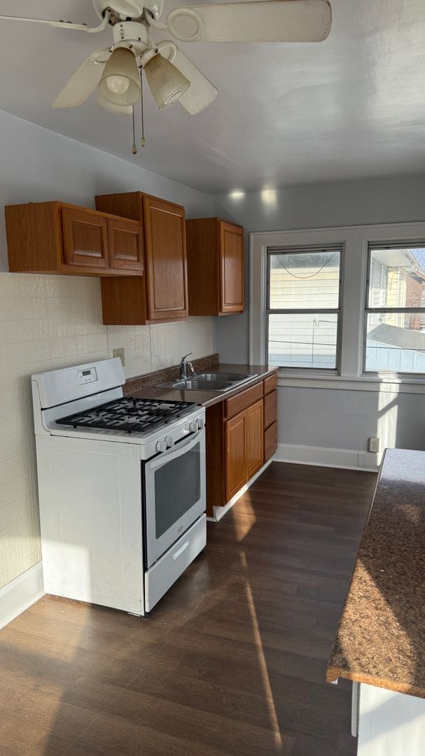 Building Photo - 453 Baldwin Ave