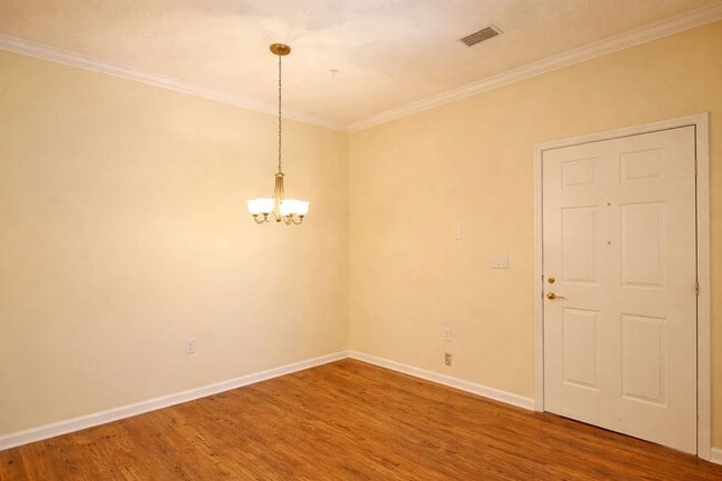 Building Photo - B13**