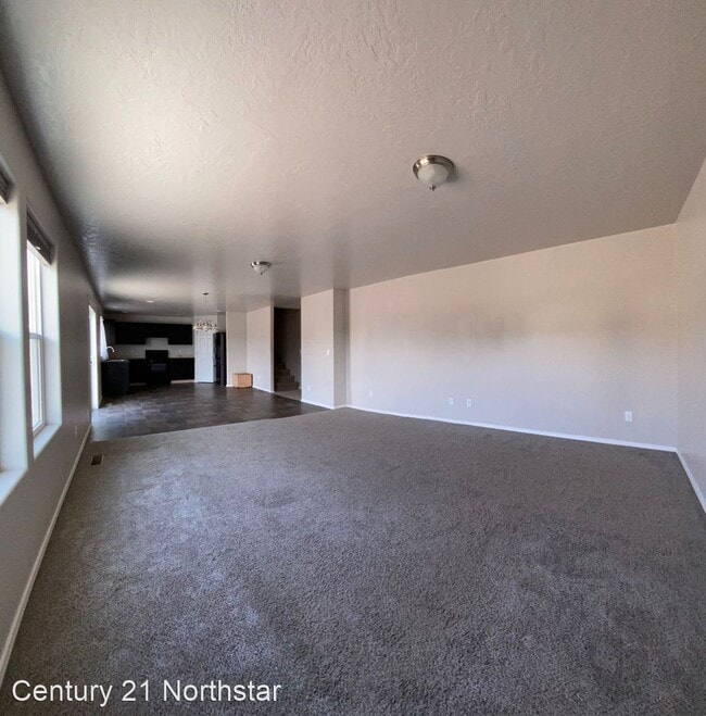 Building Photo - 4 br, 2.5 bath House - 1045 E Rose Island St