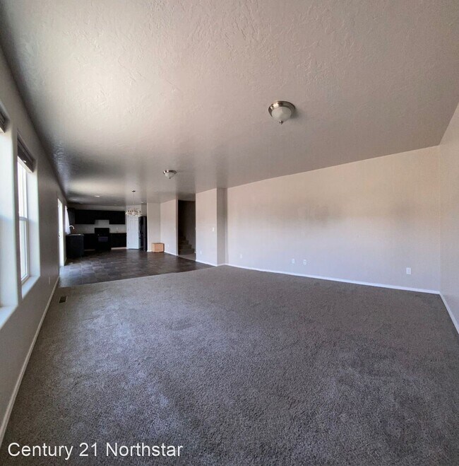 Foto del edificio - 4 br, 2.5 bath House - 1045 E Rose Island St