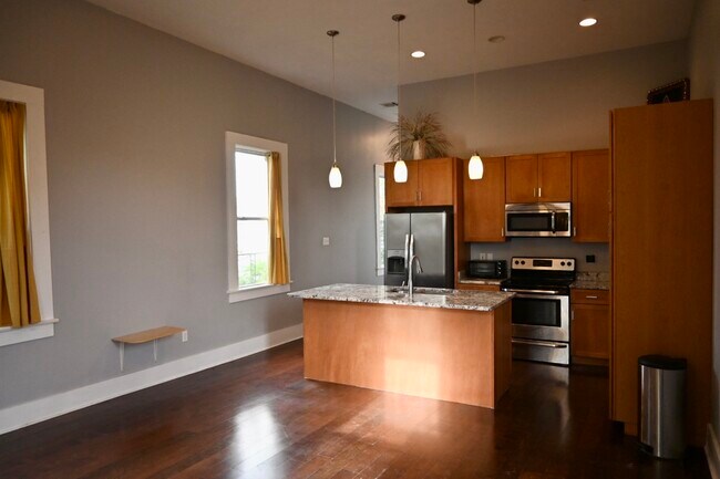 Building Photo - 1225 Saint Ferdinand St
