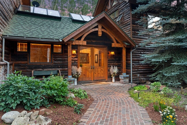 Building Photo - 46 S Meadow
