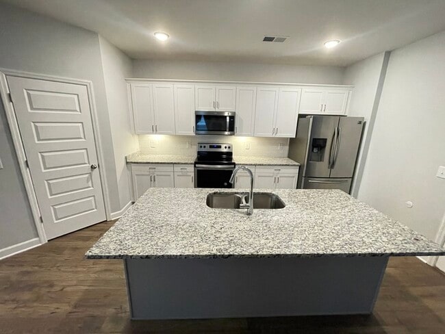 Foto del edificio - Waterford Village 3 bedroom home with a 2 car garage!