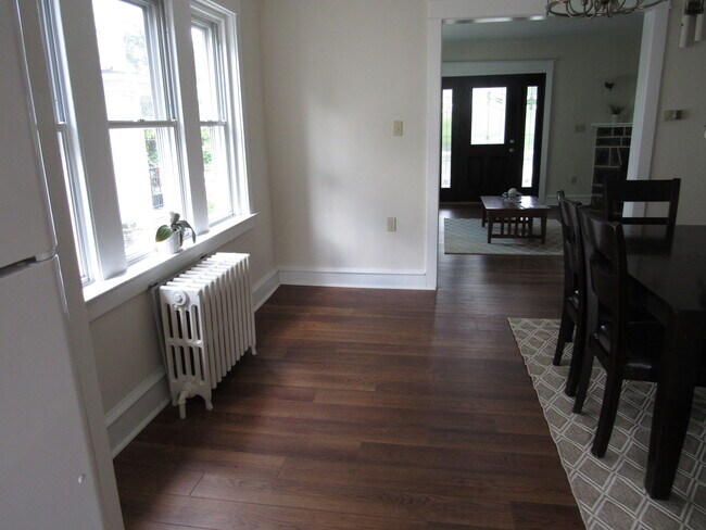 Foto del edificio - 745 Hathaway Ln