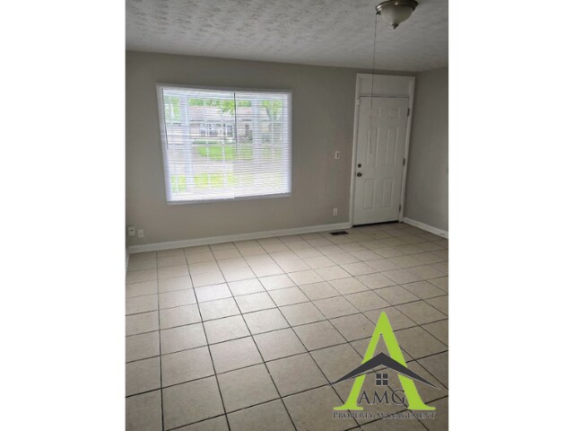 Foto del edificio - 8302 Laughlin Dr