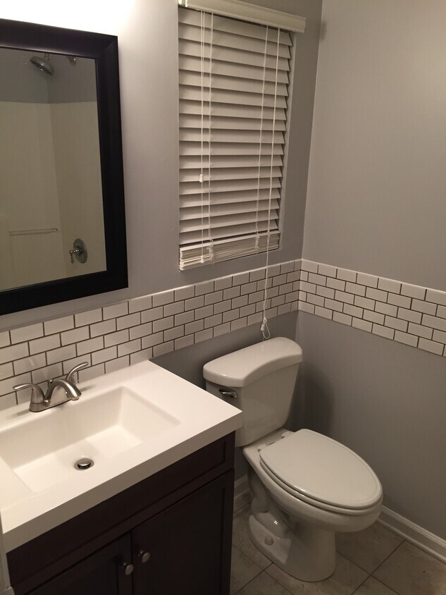 Baño principal - 2407 Grover Street