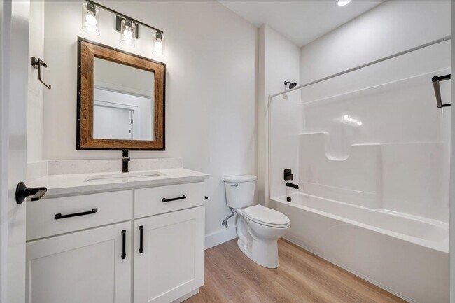 Building Photo - Newly Renovated 2BR Apartment in Vinton - Premium Finishes!