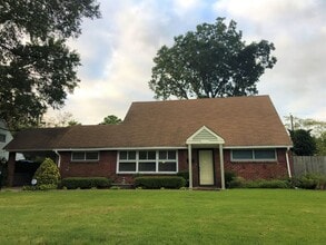 Building Photo - 1820 Hartford Dr