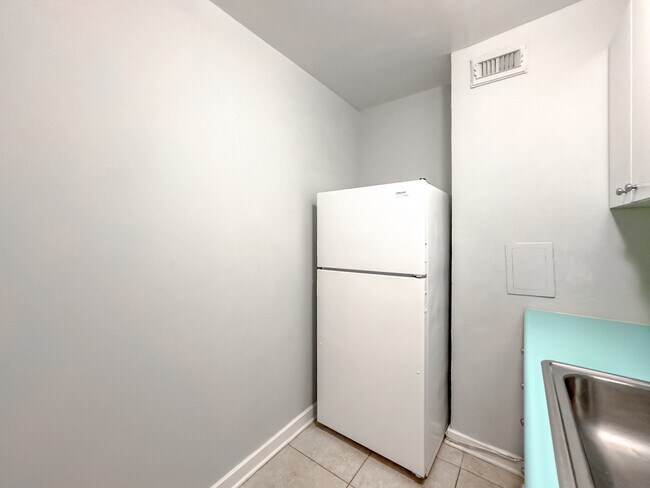 Foto del edificio - 429 W Wellington Ave