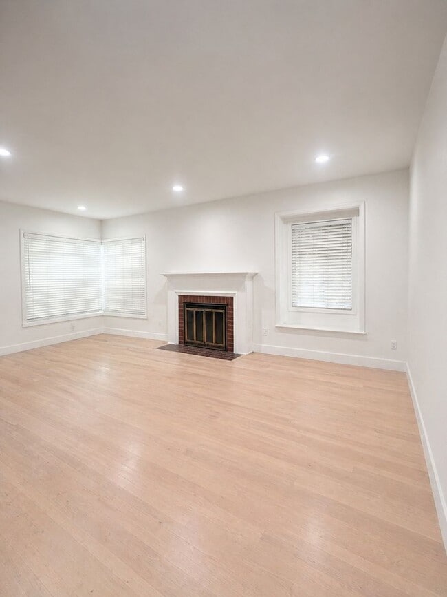 Foto del edificio - Adorable Home in Land Park Area of Sacramento