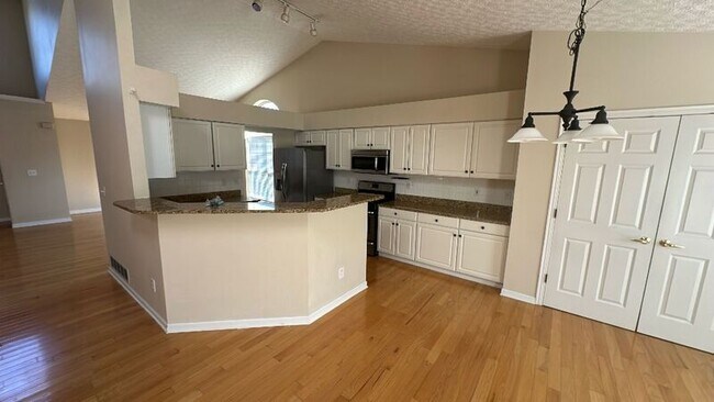 Building Photo - 6330 Wyler Dr