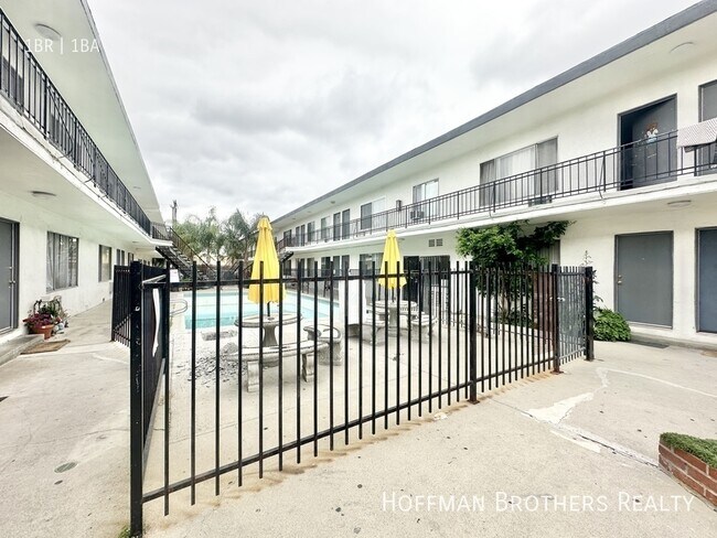 Foto del edificio - 20445 Saticoy St