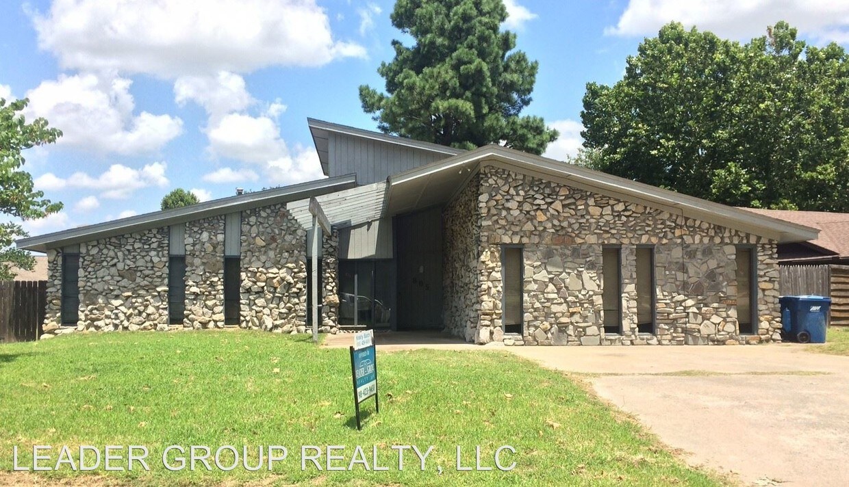 Primary Photo - 805 Hardy Springs Cir