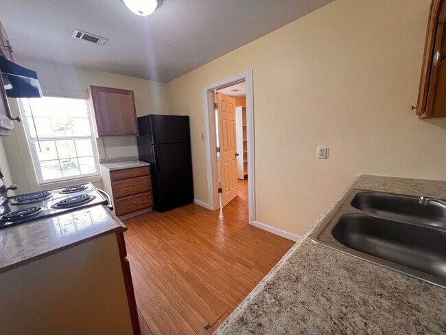 Foto del edificio - 1318 W 13th St