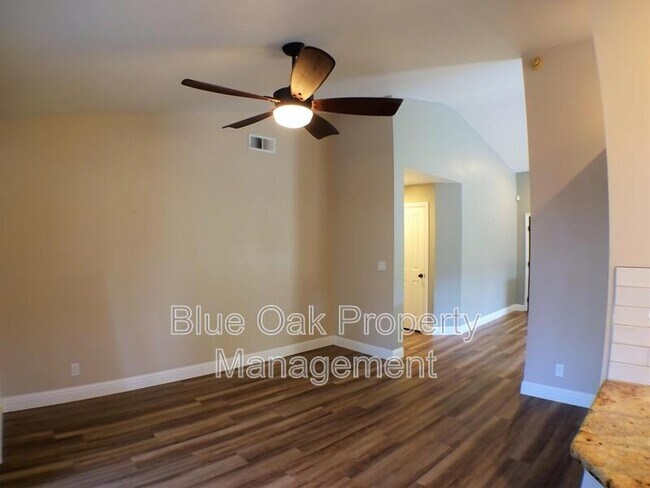 Foto del edificio - 3008 California Park Dr