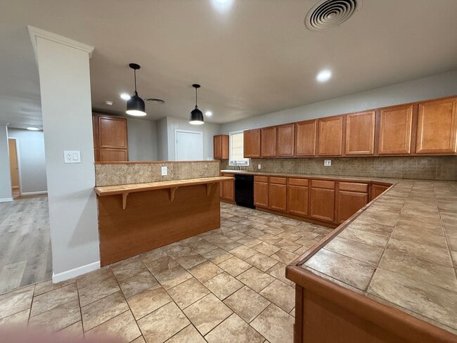 Foto del edificio - Three bedroom two bath rent house in a gre...