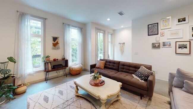 Building Photo - Coming Soon! East Nashville off Gallatin R...