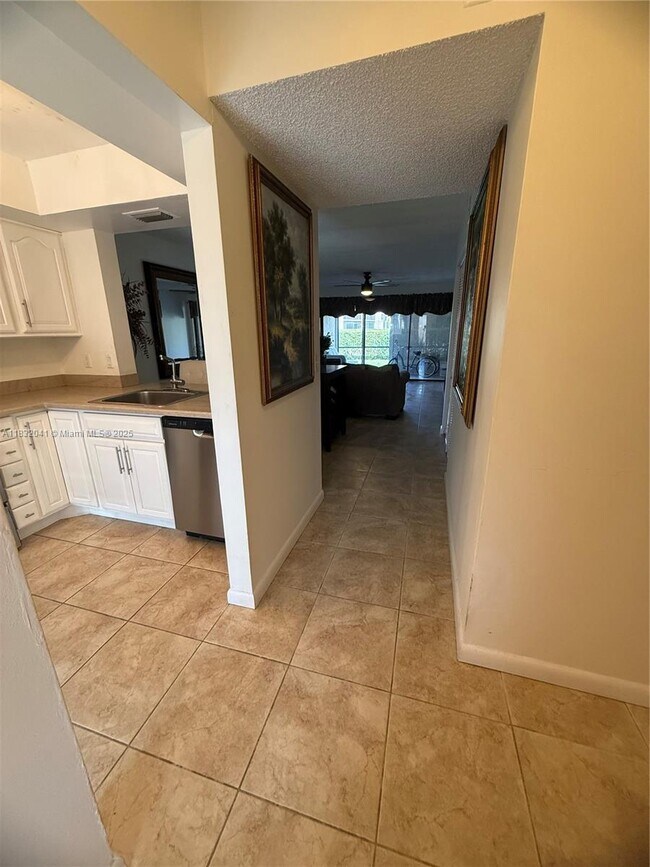 Foto del edificio - 2371 SW 15th St