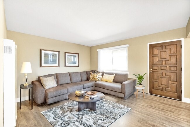 Building Photo - Royal Palms Apartments