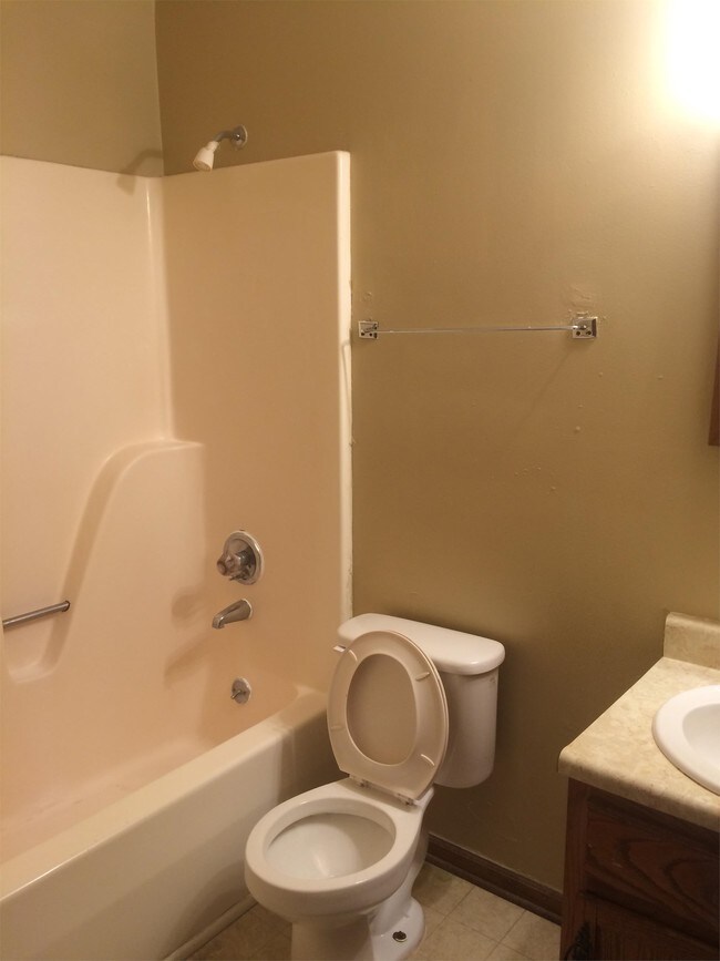 Building Photo - 1655 Foxhaven Dr