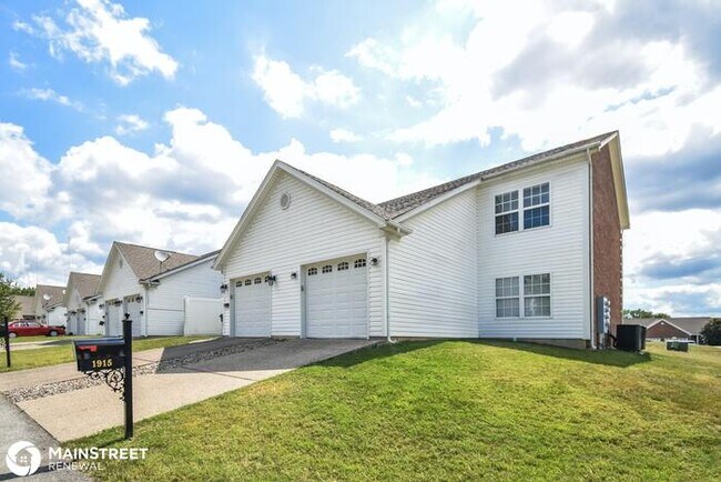 Foto del edificio - 1915 Paddle Wheel Dr, Jeffersonville, IN 4...