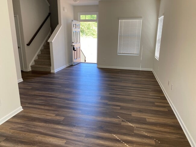Building Photo - 4 bed/2.5 bath home in Troutman!