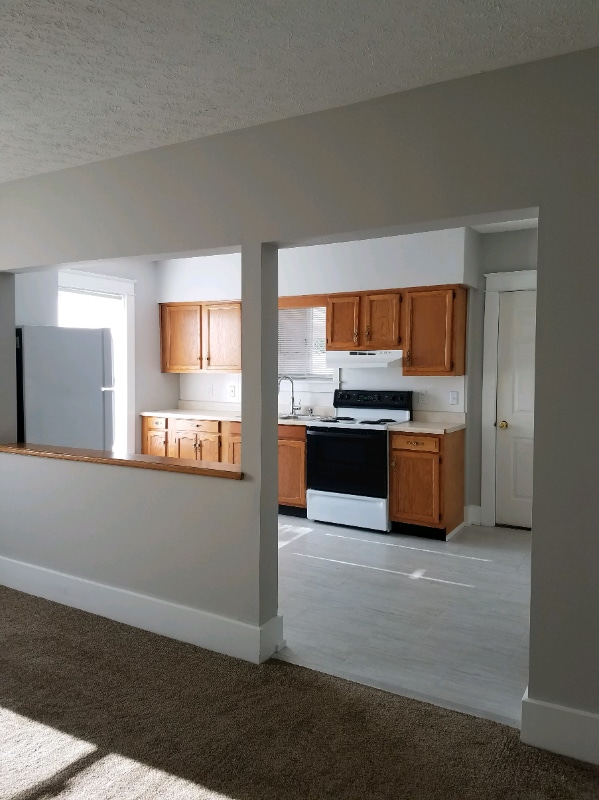 Building Photo - 225 1/2 E Findlay St