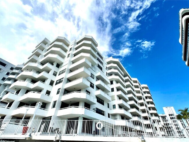 Foto del edificio - 6820 Indian Creek Dr