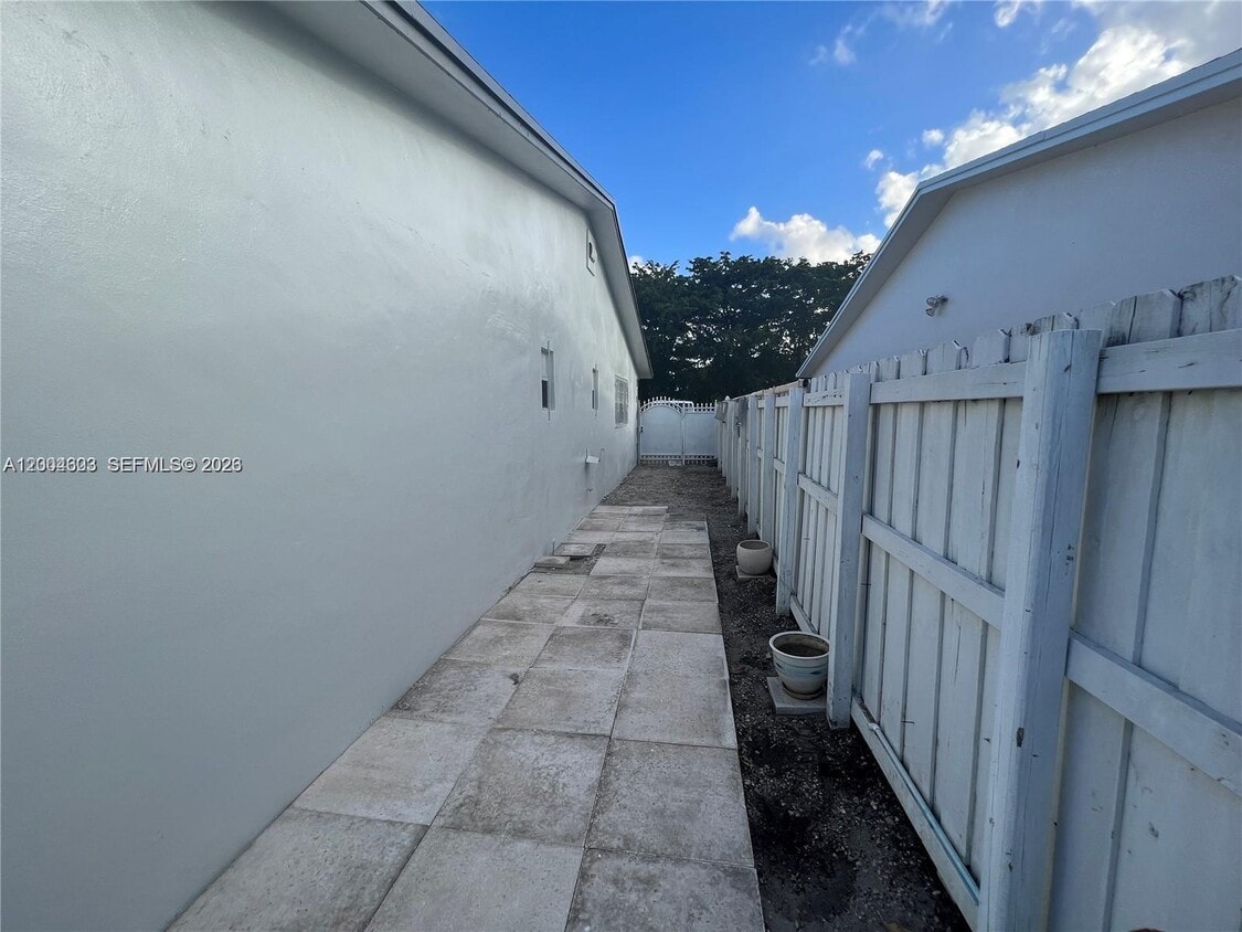 Foto del edificio - 15 SE 13th St