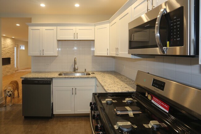 Foto del edificio - 1637 N Clybourn Ave