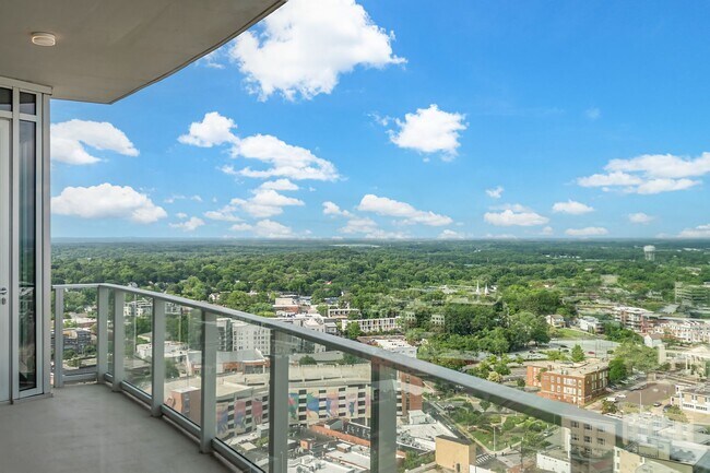 Building Photo - Stunning Downtown Durham Condo with Panora...