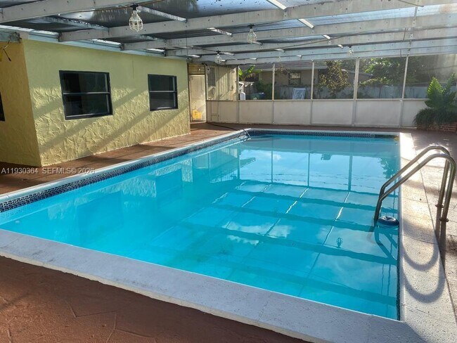 Foto del edificio - 1121 NE 199th St