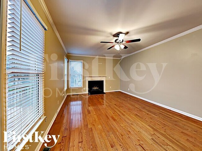 Building Photo - 9000 Mapledale Ct
