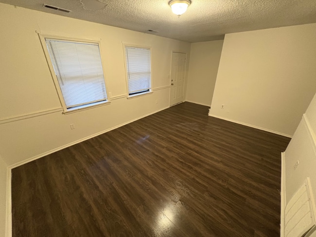 Building Photo - 122 Carriage Pl