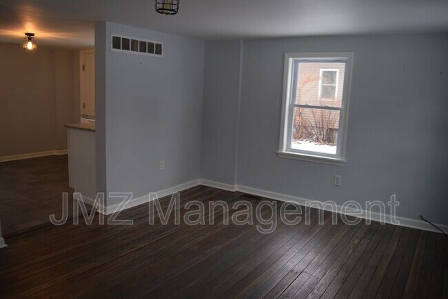 Foto del edificio - 8 Peggy Ave