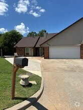 Building Photo - 7213 Lakewood Cir