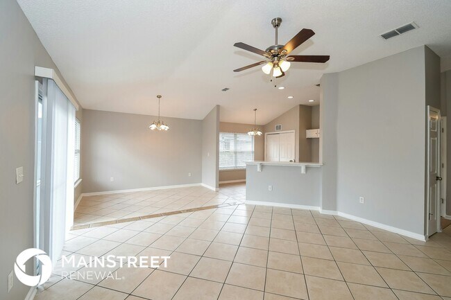 Foto del edificio - 6645 Leslie Oaks Ln