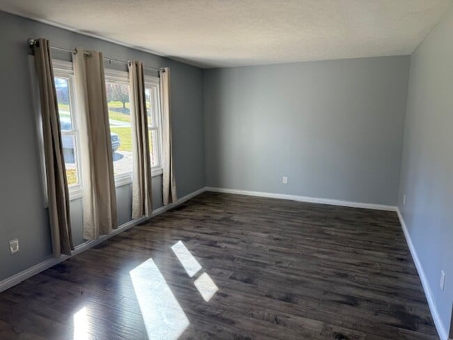 Building Photo - 316 Homeview Dr