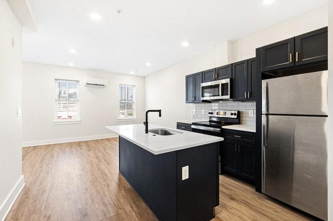 Foto del edificio - 6830 Ridge Ave