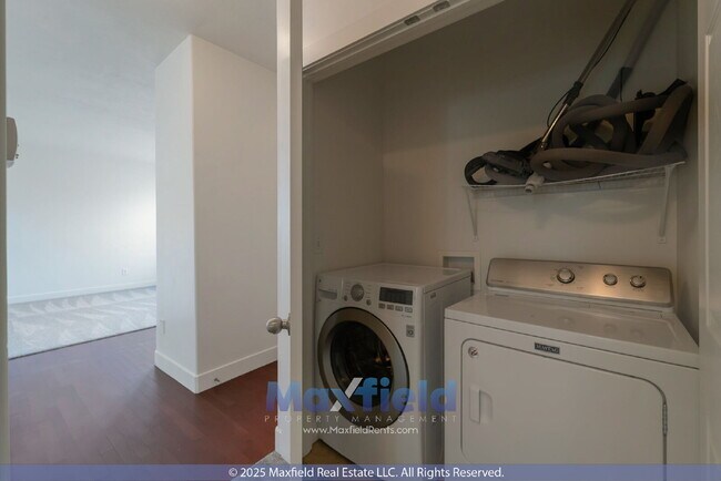Building Photo - NEW CARPET - 6BD 4BTH 2GAR - Home in Lehi - 6 Month Lease available