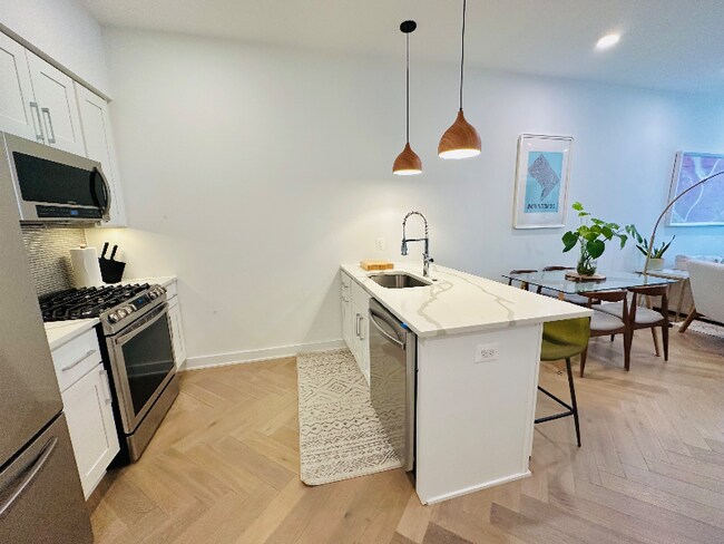 Foto del edificio - 838 Varnum St NW