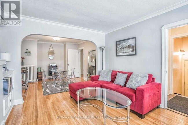 Photo du bâtiment - 18 Roblin Ave