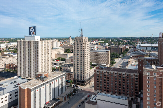 Building Photo - The Wisconsin Tower